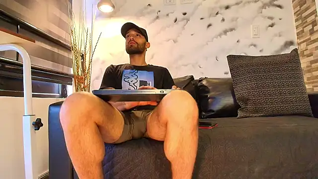 Snapshot of Max_Miller_S chatting on November 13, 2025, 6:40 pm Max Miller S online show from November 13, 2025, 6:40 pm