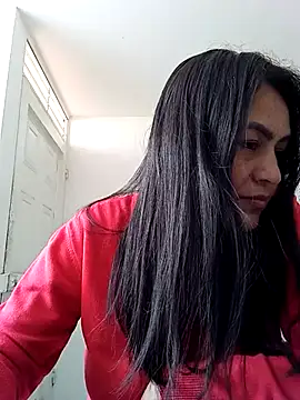 Snapshot of MartinaPaz chatting on October 15, 2025, 6:08 pm MartinaPaz online show from October 15, 2025, 6:08 pm