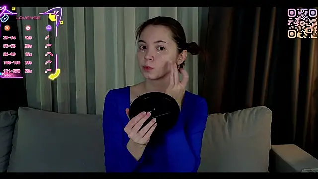 Snapshot of Show_Ray chatting on November 7, 2025, 7:58 pm Show Ray online show from November 7, 2025, 7:58 pm