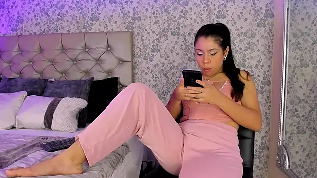 Clohe Bell online show from February 6, 2026, 12:30 pm