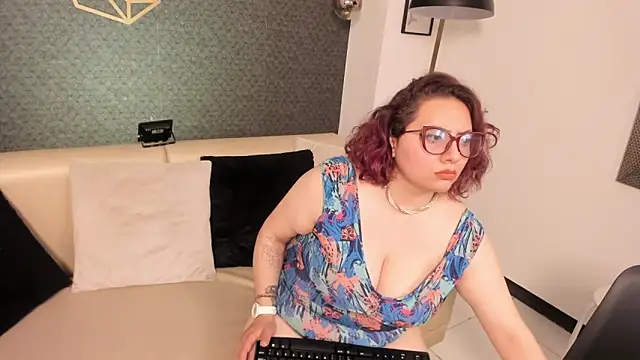 sam von tess online show from October 3, 2025, 3:47 am
