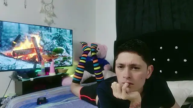 Snapshot of Tyler_cat chatting on October 7, 2025, 6:43 am Tyler cat online show from October 7, 2025, 6:43 am