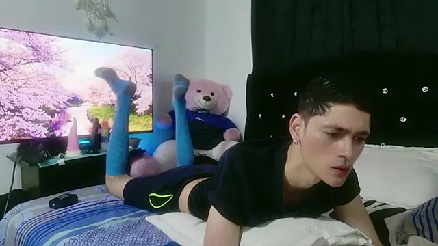 Snapshot of Tyler_cat chatting on October 9, 2025, 1:53 pm Tyler cat online show from October 9, 2025, 1:53 pm