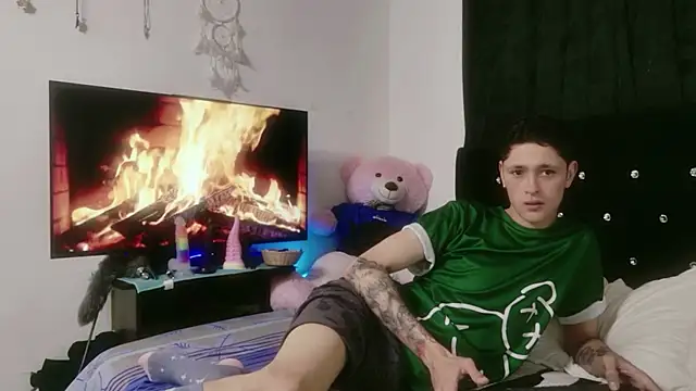 Snapshot of Tyler_cat chatting on October 10, 2025, 10:58 am Tyler cat online show from October 10, 2025, 10:58 am