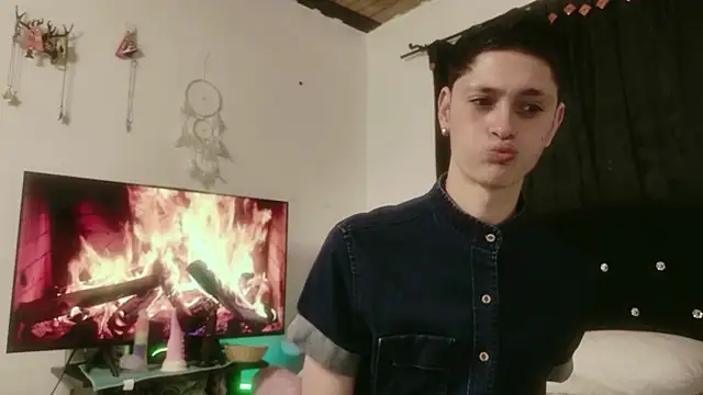 Snapshot of Tyler_cat chatting on October 13, 2025, 11:54 am Tyler cat online show from October 13, 2025, 11:54 am