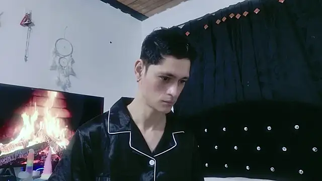 Snapshot of Tyler_cat chatting on October 15, 2025, 11:21 am Tyler cat online show from October 15, 2025, 11:21 am