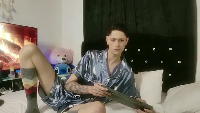 Snapshot of Tyler_cat chatting on October 18, 2025, 12:39 pm Tyler cat online show from October 18, 2025, 12:39 pm