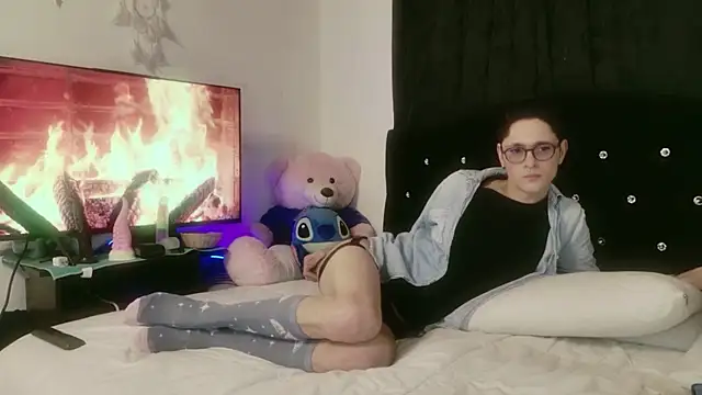 Snapshot of Tyler_cat chatting on October 21, 2025, 11:22 am Tyler cat online show from October 21, 2025, 11:22 am