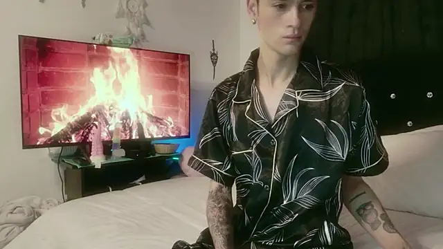 Snapshot of Tyler_cat chatting on October 24, 2025, 11:28 am Tyler cat online show from October 24, 2025, 11:28 am