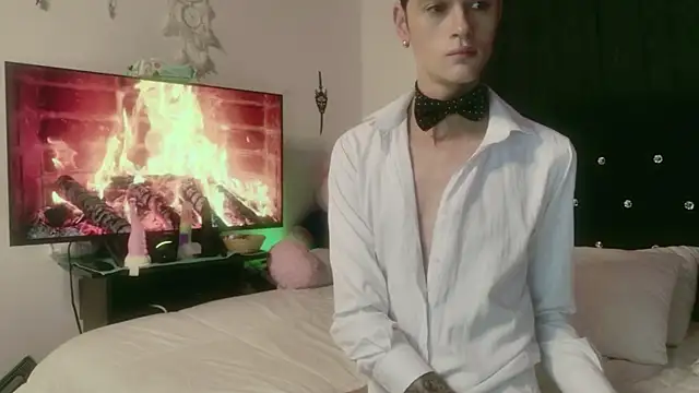 Snapshot of Tyler_cat chatting on October 27, 2025, 12:09 pm Tyler cat online show from October 27, 2025, 12:09 pm