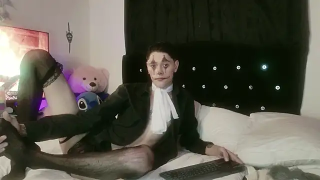 Snapshot of Tyler_cat chatting on November 1, 2025, 12:12 am Tyler cat online show from November 1, 2025, 12:12 am