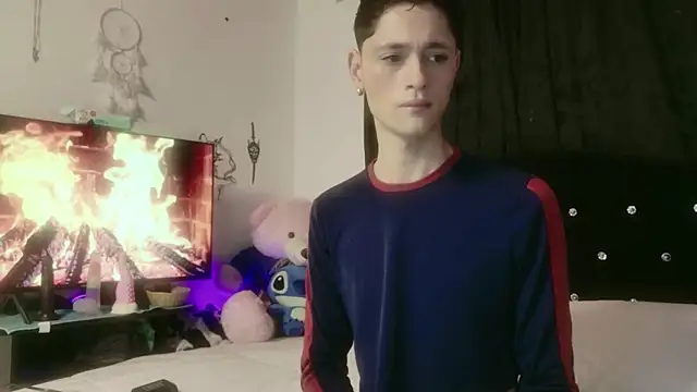 Snapshot of Tyler_cat chatting on November 4, 2025, 1:10 pm Tyler cat online show from November 4, 2025, 1:10 pm