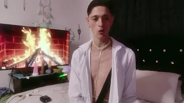 Snapshot of Tyler_cat chatting on November 8, 2025, 7:34 pm Tyler cat online show from November 8, 2025, 7:34 pm