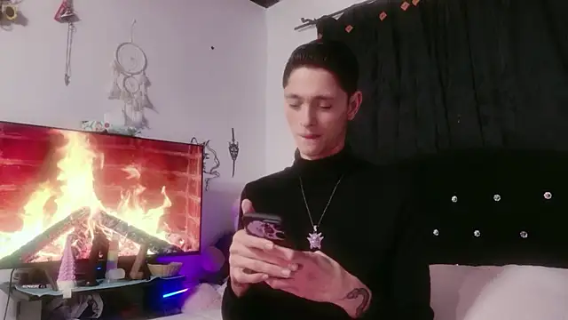 Snapshot of Tyler_cat chatting on November 11, 2025, 1:55 pm Tyler cat online show from November 11, 2025, 1:55 pm