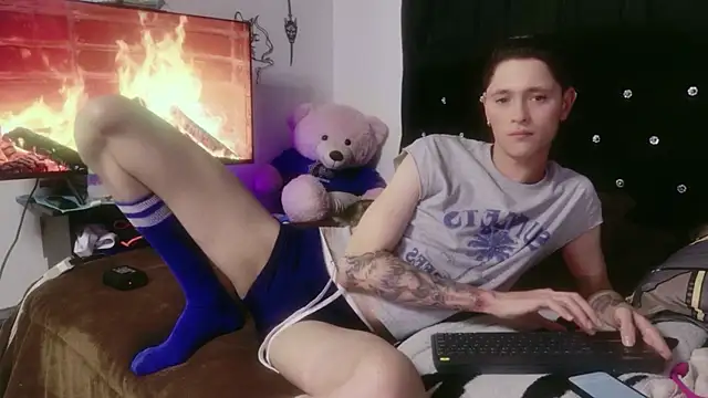 Snapshot of Tyler_cat chatting on November 13, 2025, 10:19 pm Tyler cat online show from November 13, 2025, 10:19 pm