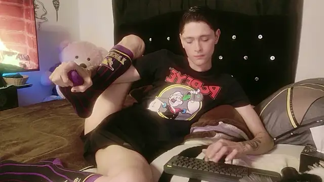 Snapshot of Tyler_cat chatting on November 14, 2025, 2:27 pm Tyler cat online show from November 14, 2025, 2:27 pm