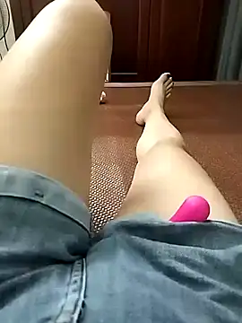 Snapshot of Lili_2love chatting on October 16, 2025, 1:01 pm Lili 2love online show from October 16, 2025, 1:01 pm