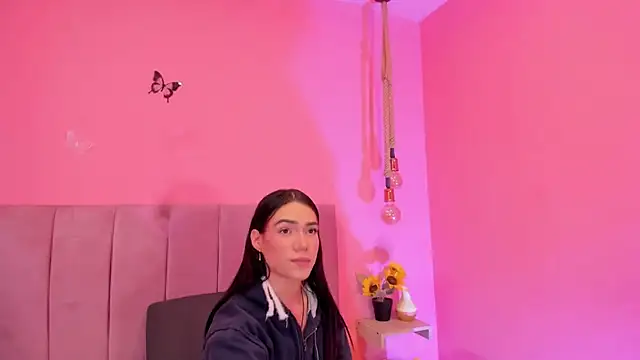 Snapshot of AlanaRosee__ chatting on October 26, 2025, 8:53 am AlanaRosee online show from October 26, 2025, 8:53 am