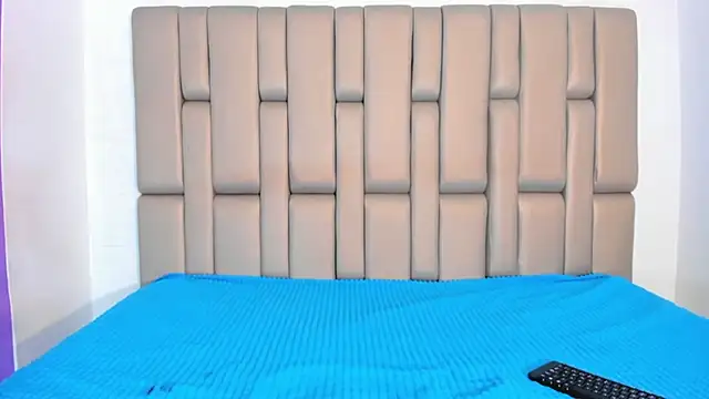 Snapshot of AlanaRosee__ chatting on November 8, 2025, 1:11 pm AlanaRosee online show from November 8, 2025, 1:11 pm