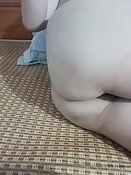 Snapshot of tulip-bae chatting on November 18, 2025, 6:40 am tulip-bae online show from November 18, 2025, 6:40 am