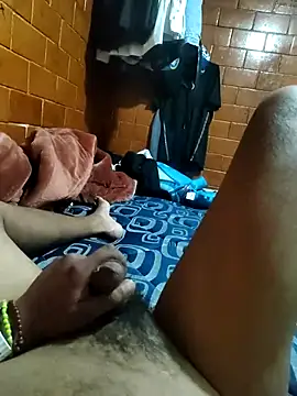 Snapshot of PiercingSenate chatting on November 18, 2025, 6:29 am PiercingSenate online show from November 18, 2025, 6:29 am