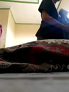 Larissinhamm online show from October 18, 2025, 9:54 am