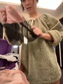 Snapshot of yourkeer chatting on December 3, 2025, 8:34 am yourkeer online show from December 3, 2025, 8:34 am