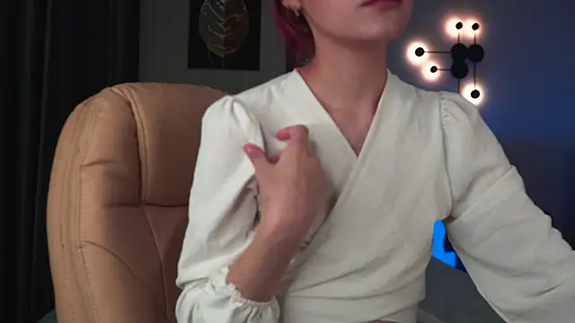 ElizabethMilller  online show from October 6, 2025, 10:18 pm