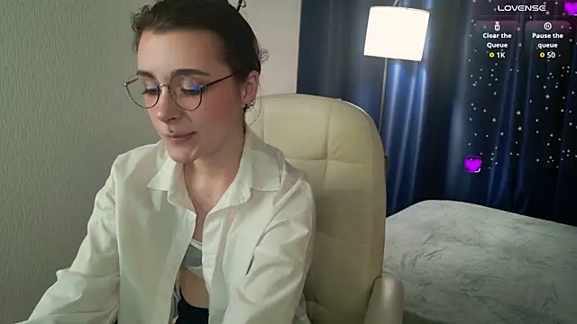 ElizabethMilller  online show from June 13, 2026, 9:46 pm