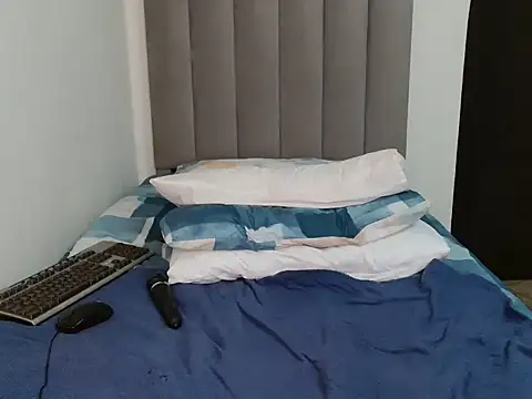 Snapshot of Sex_bomb30 chatting on October 24, 2025, 1:40 pm Sex bomb30 online show from October 24, 2025, 1:40 pm