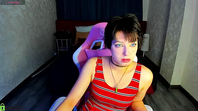 Sara Frayer online show from October 7, 2025, 1:03 am