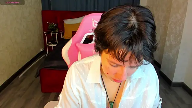 Sara Frayer online show from October 9, 2025, 1:03 am