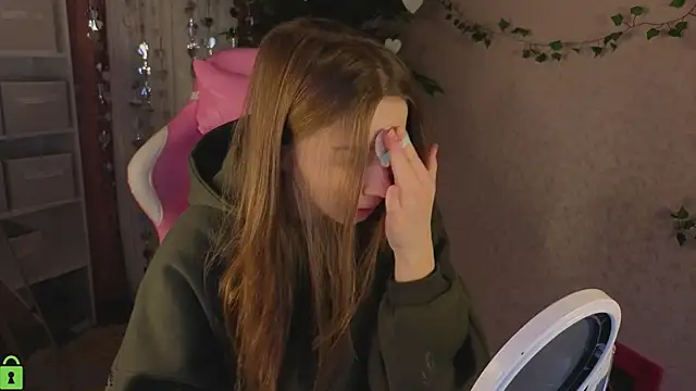 Snapshot of L1na_Reeds chatting on February 16, 2026, 1:13 am L1na Reeds online show from February 16, 2026, 1:13 am