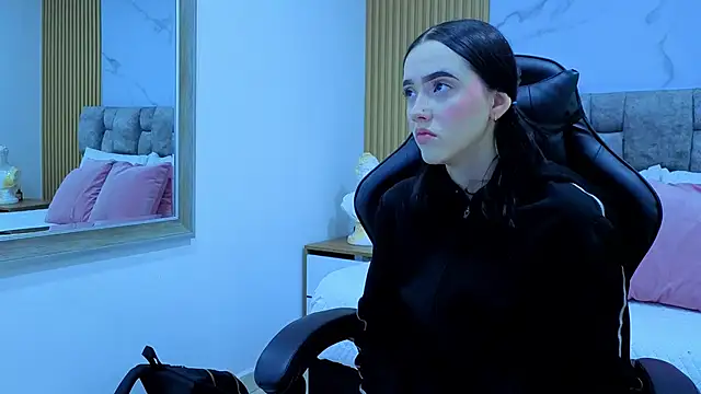 Snapshot of angel__kiss chatting on October 26, 2025, 11:38 am angel kiss online show from October 26, 2025, 11:38 am