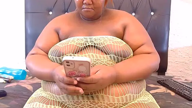 LadyBear2002 online show from June 23, 2026, 7:01 pm