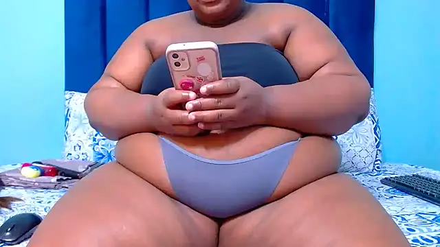 LadyBear2002 online show from July 22, 2026, 12:19 pm