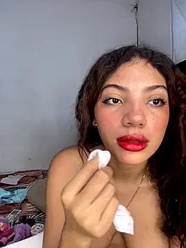 Azza  Slimene online show from October 2, 2025, 2:13 pm