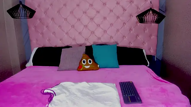 Cloe-Naughty online show from October 2, 2025, 1:29 pm