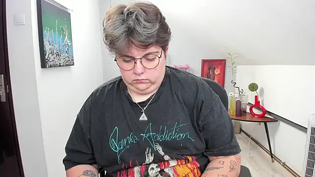 IvyRhodes online show from October 7, 2025, 11:29 am