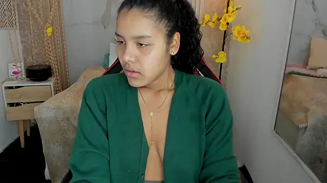 Snapshot of AriaVega chatting on August 4, 2026, 1:25 pm AriaVega online show from August 4, 2026, 1:25 pm