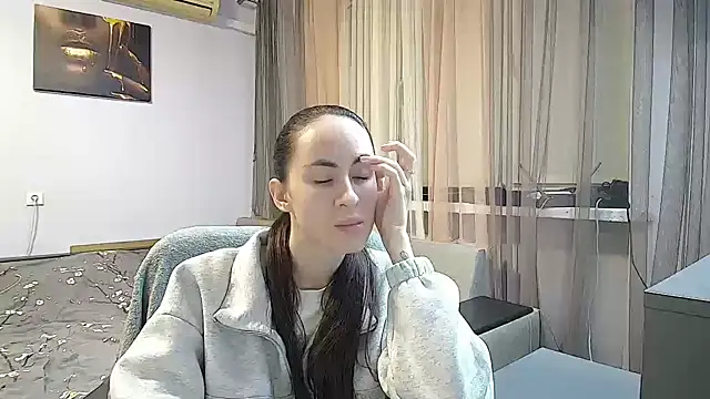 Chloe Skims online show from October 26, 2025, 6:47 pm