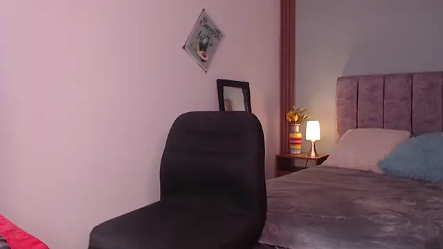 Snapshot of AgathaJane_ chatting on October 4, 2025, 12:25 pm AgathaJane online show from October 4, 2025, 12:25 pm