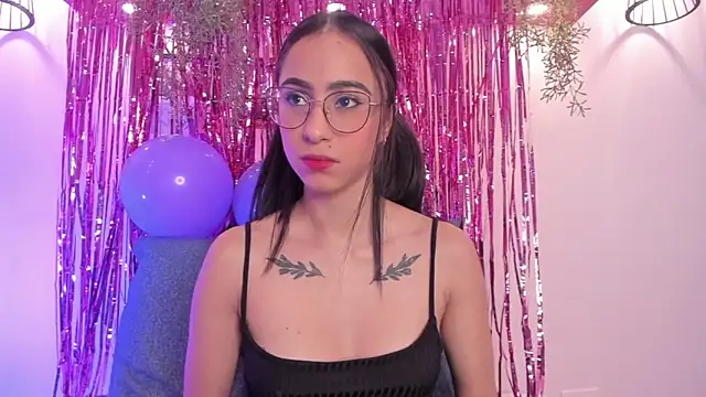 Alana Martinez  online show from November 29, 2025, 1:36 pm