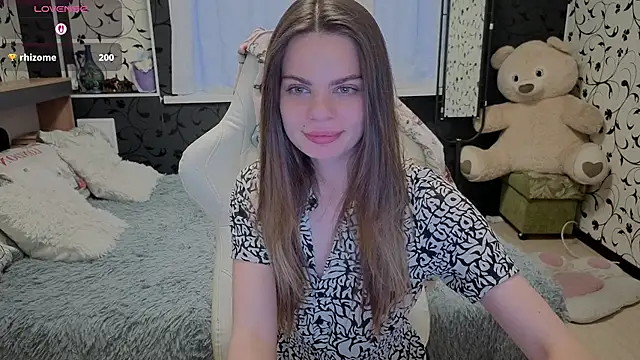 xAlisontiny online show from June 14, 2026, 2:24 am