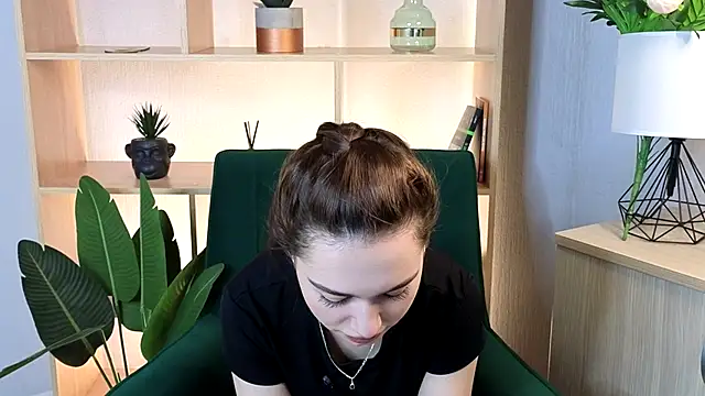 FrankieViall online show from October 3, 2025, 11:07 am