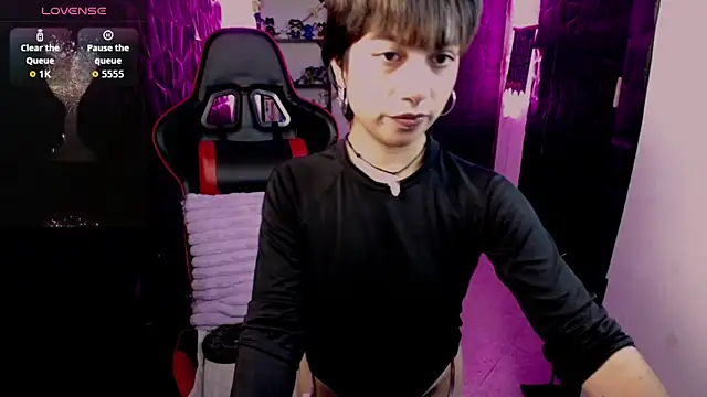 lunarichy22 online show from May 21, 2026, 9:22 pm
