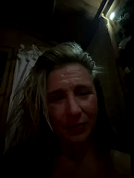 MimiMaee online show from October 5, 2025, 9:24 pm