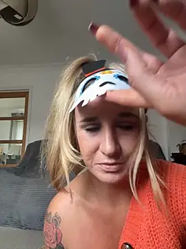 MimiMaee online show from October 13, 2025, 12:05 pm