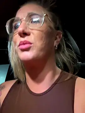 MimiMaee online show from October 18, 2025, 7:14 pm