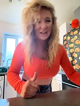 MimiMaee online show from October 23, 2025, 8:24 am